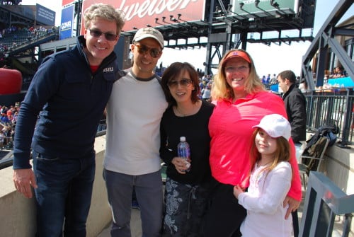HWIS students cheer on the mets